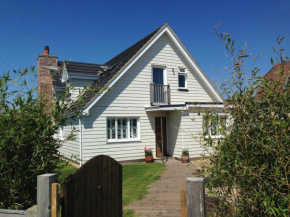 Family friendly Beach House - a skip to the water!